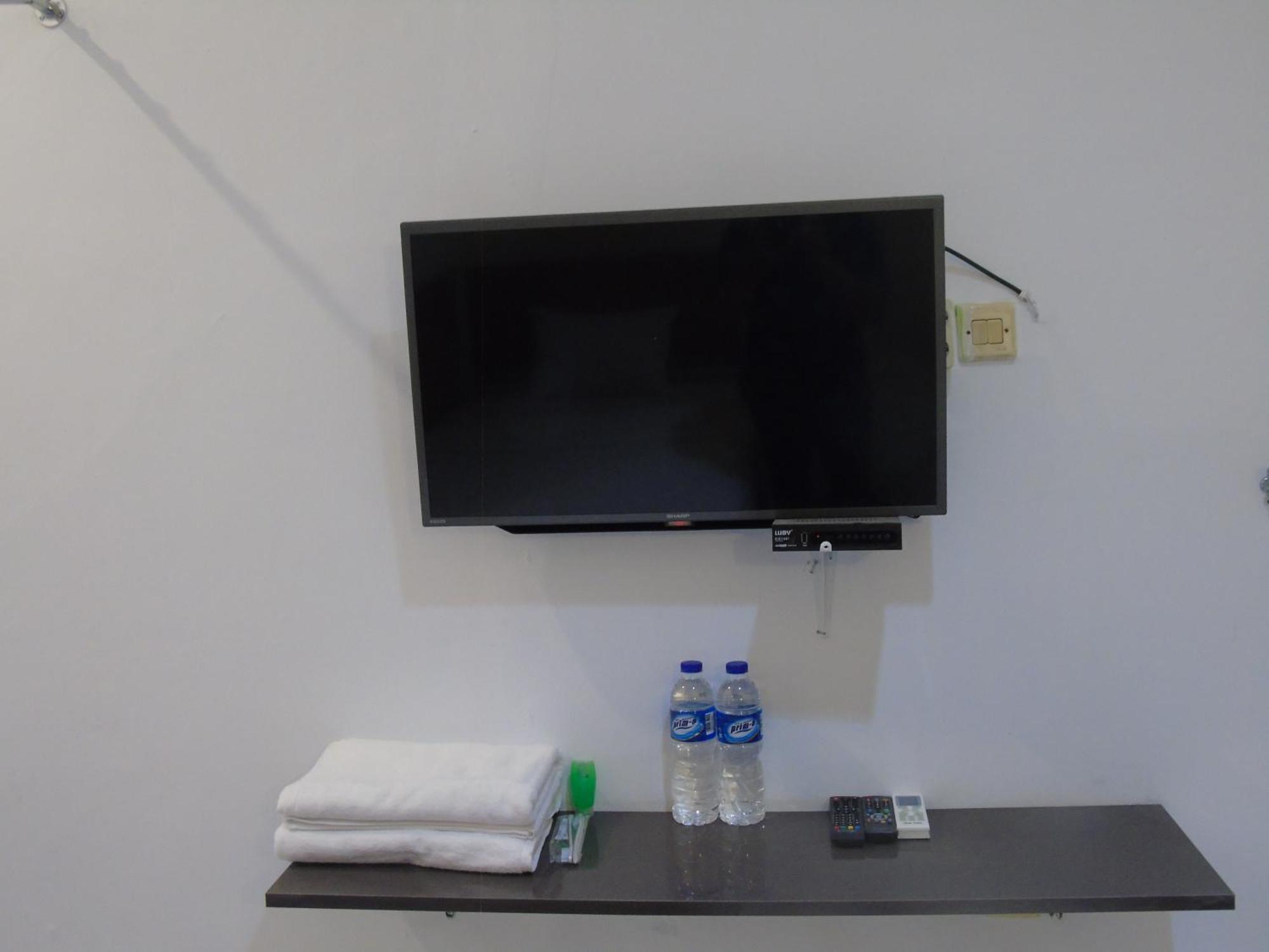 צ'ירבון Hotel Permata Zamrud חדר תמונה