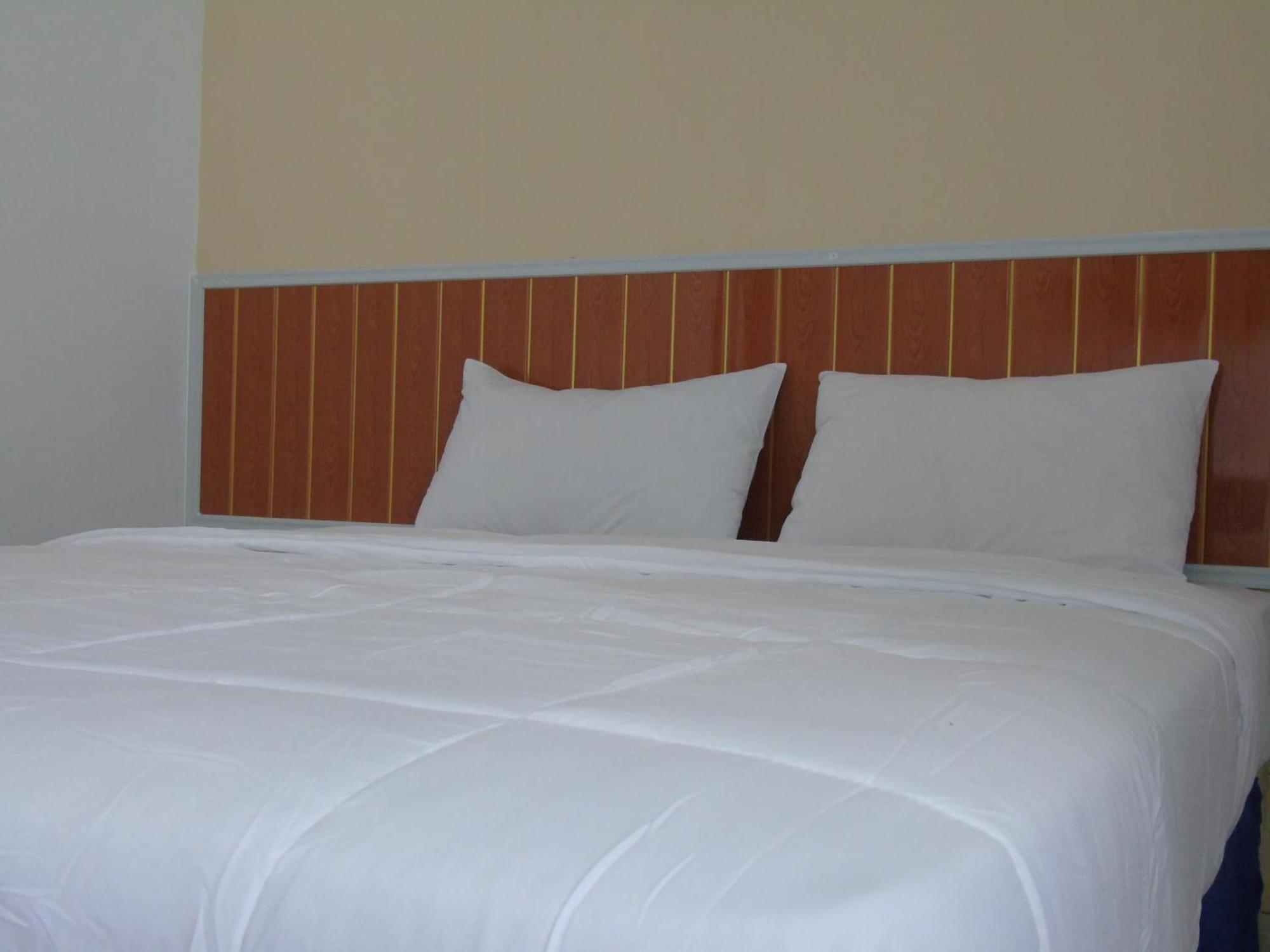 צ'ירבון Hotel Permata Zamrud חדר תמונה